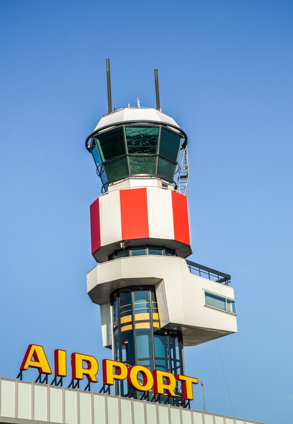 vliegveldtaxi-rotterdam-the-hague-airport